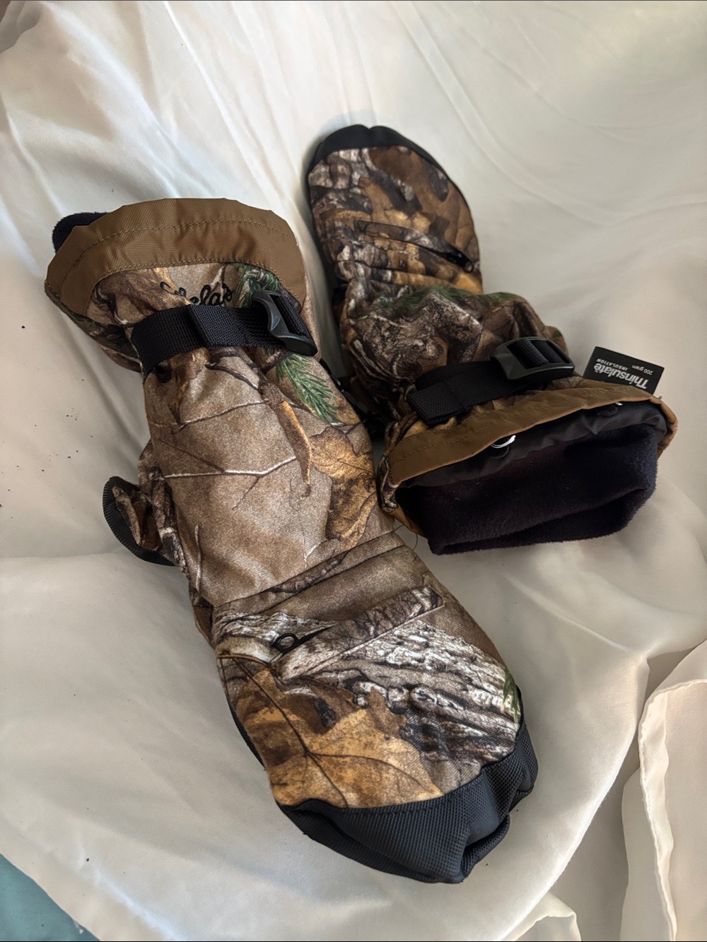 Cabela's Realtree Camo Insulated Mittens with Brown Trim
